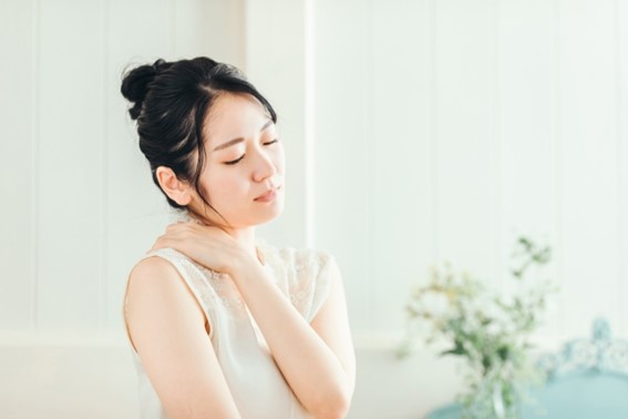 肩こりと同時に感じるゴリゴリとした「しこり」を潰すのは逆効果？