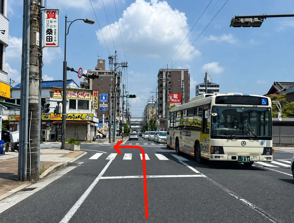 笠岡町交差点を左折する場所